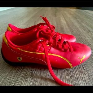 red boys puma 5.5